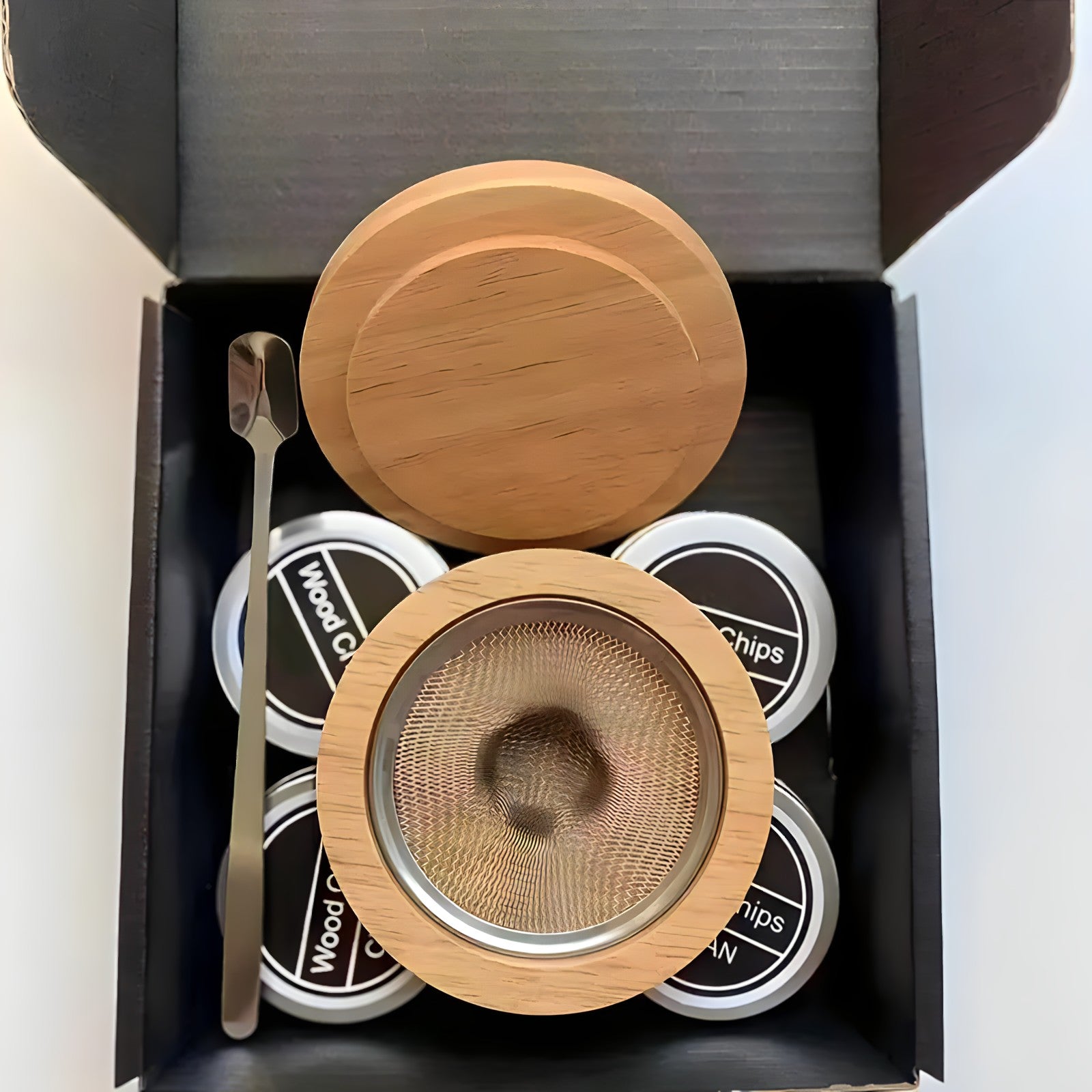 Cocktail Smoker Kit With 4 Starter Flavors | Oak & Sugar | Enjoy the smokey splendor of finely crafted cocktails with our Cocktail Smoker Kit! This kit is perfect for sophisticated cocktail enthusiasts who love to add a touch of magic to their drinks. Tra