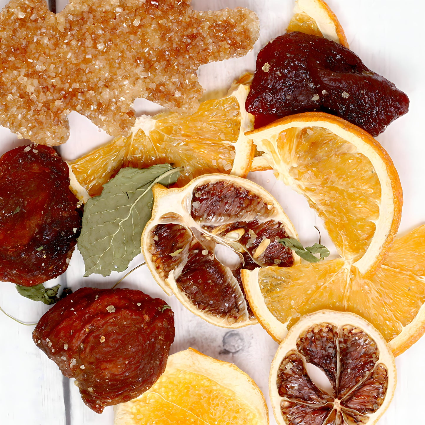 Old Smokey Peach Smash Cocktail Infusion Kit (8 servings) | Oak & Sugar | A fruity, refreshing cocktail with a slightly spicy kick. This peachy delight is the perfect way to start a chilly winter evening around the fire. Or over ice and garnished with fre